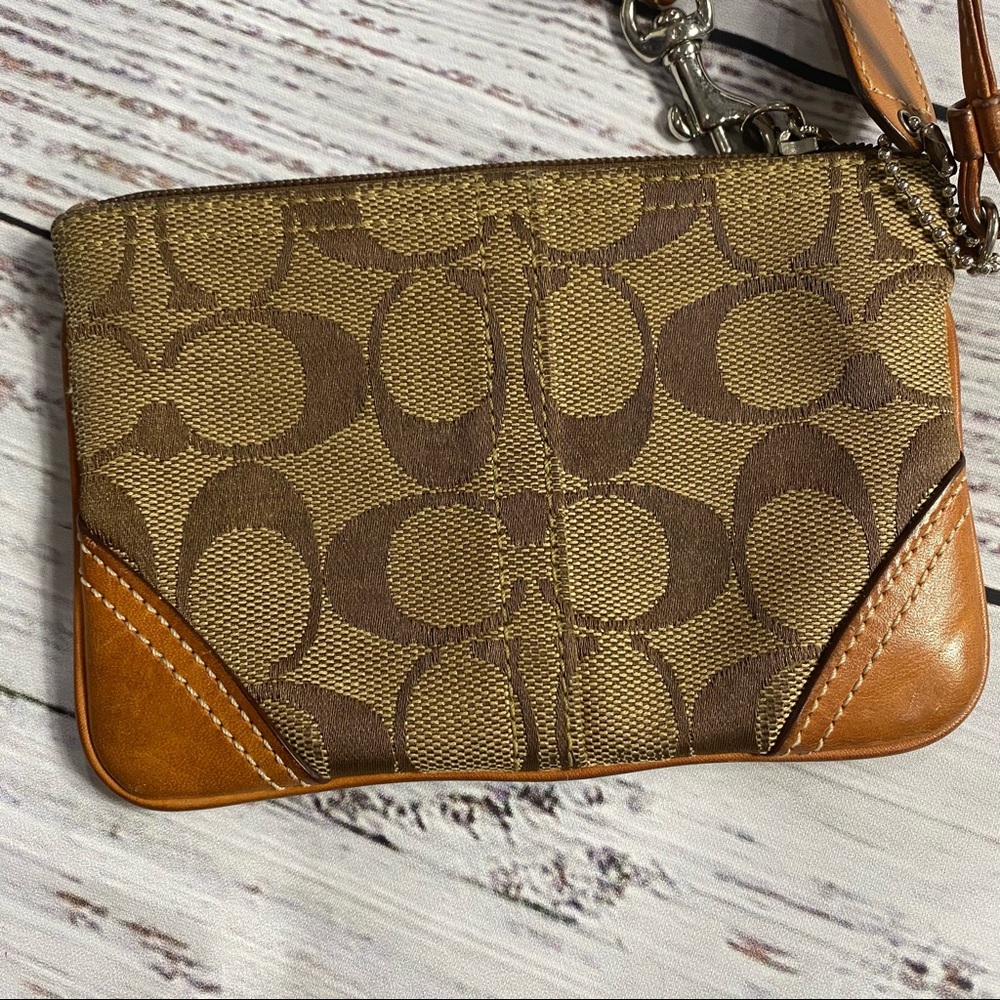 COACH SIGNATURE MINI WRISTLET